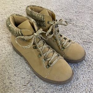 Women’s Cute Hiking Boots Lace-Up Size 9